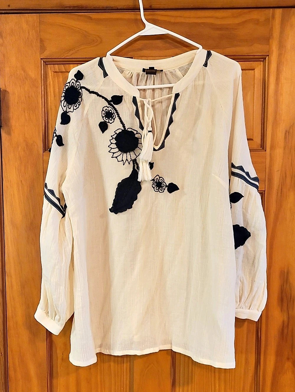 Vineet Bahl Floral Embroidered Tunic in White & Black Size XL